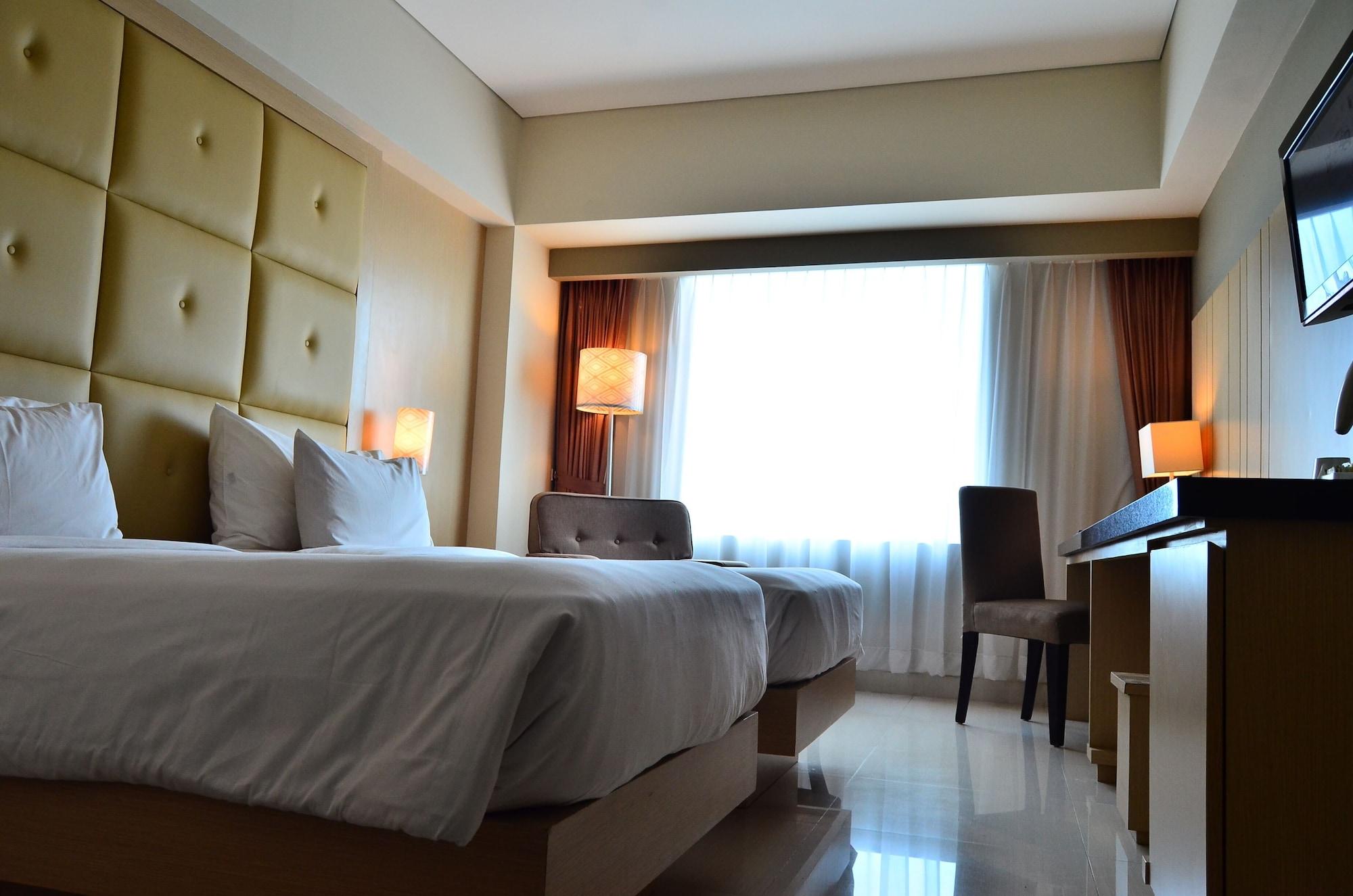 Hotel Santika Makassar Exteriör bild