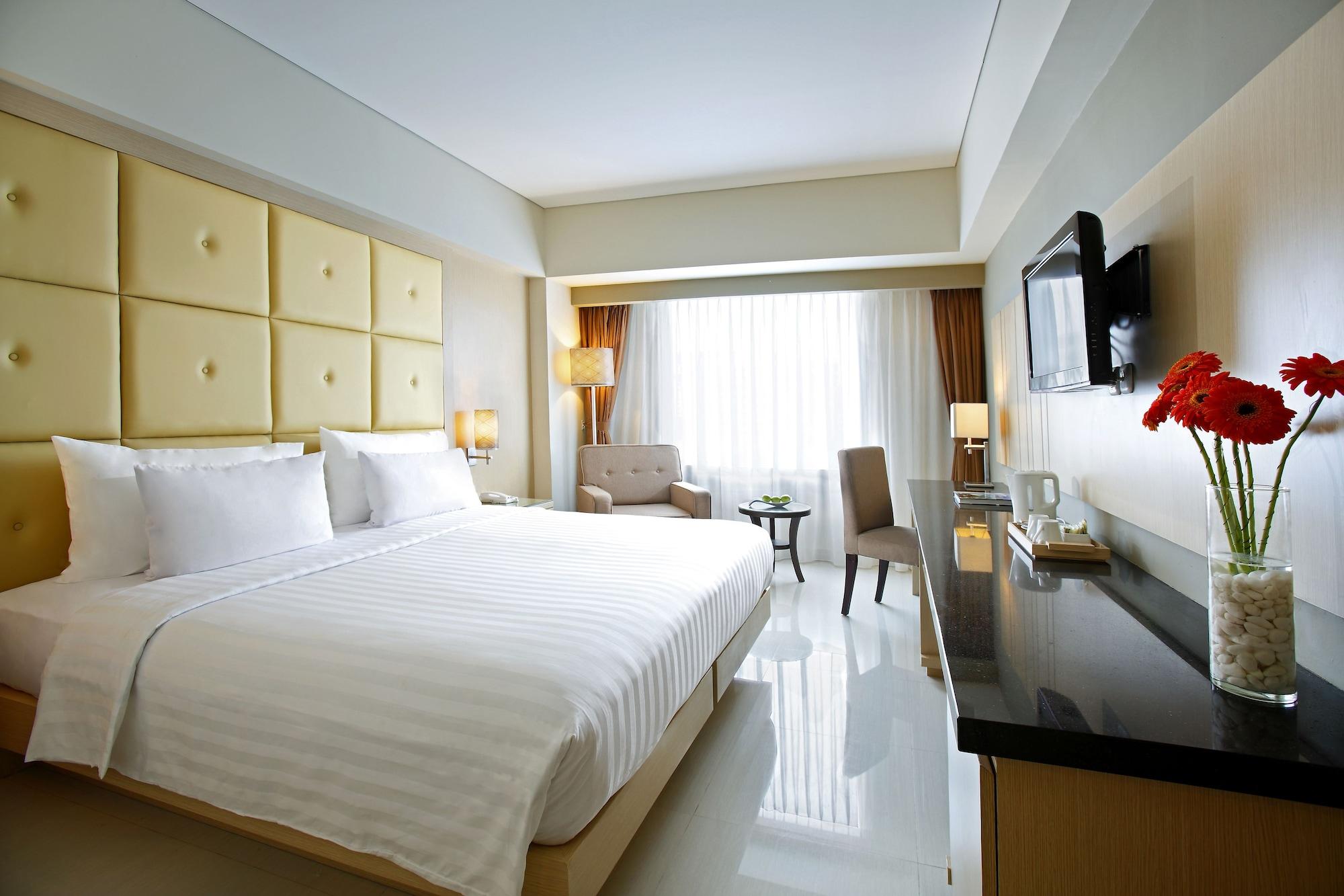 Hotel Santika Makassar Exteriör bild