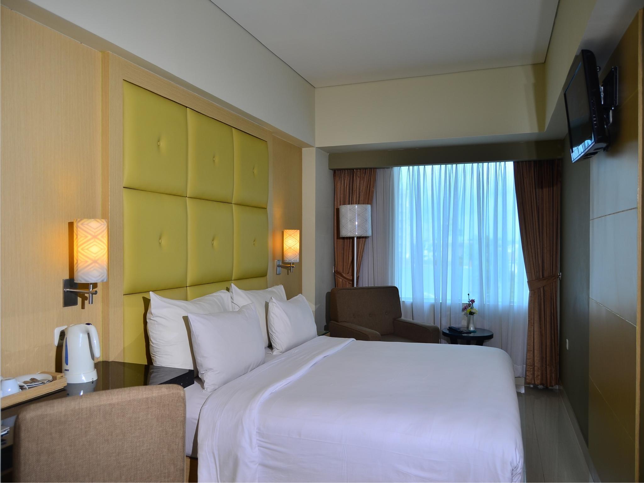 Hotel Santika Makassar Exteriör bild