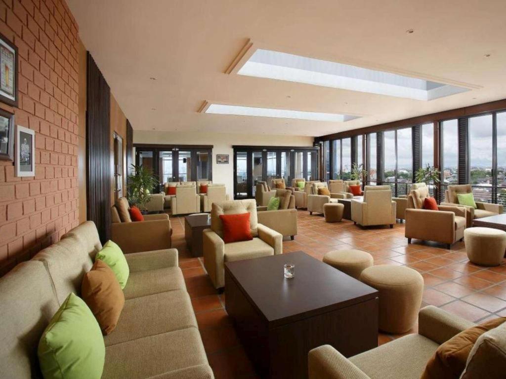 Hotel Santika Makassar Exteriör bild