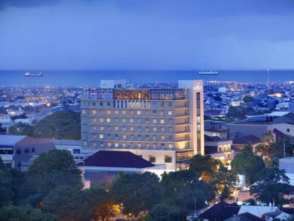 Hotel Santika Makassar Exteriör bild