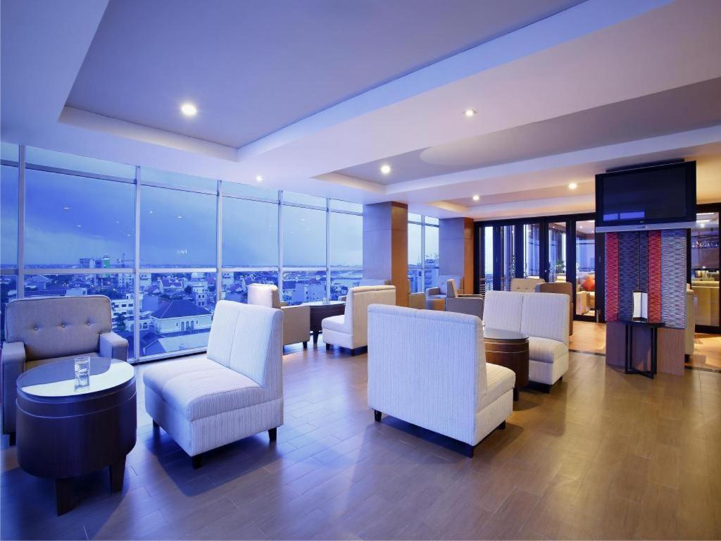 Hotel Santika Makassar Exteriör bild
