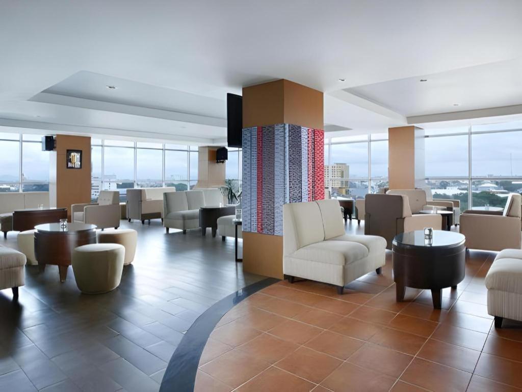 Hotel Santika Makassar Exteriör bild