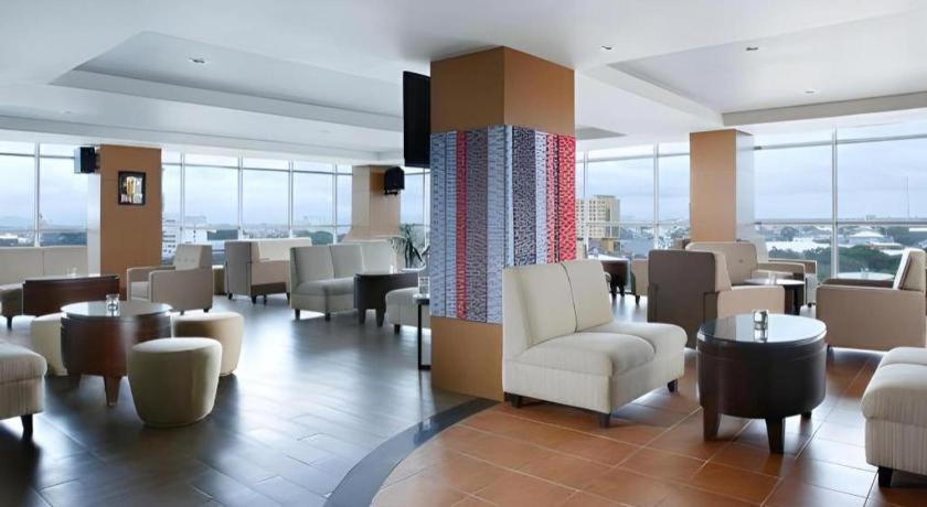 Hotel Santika Makassar Exteriör bild