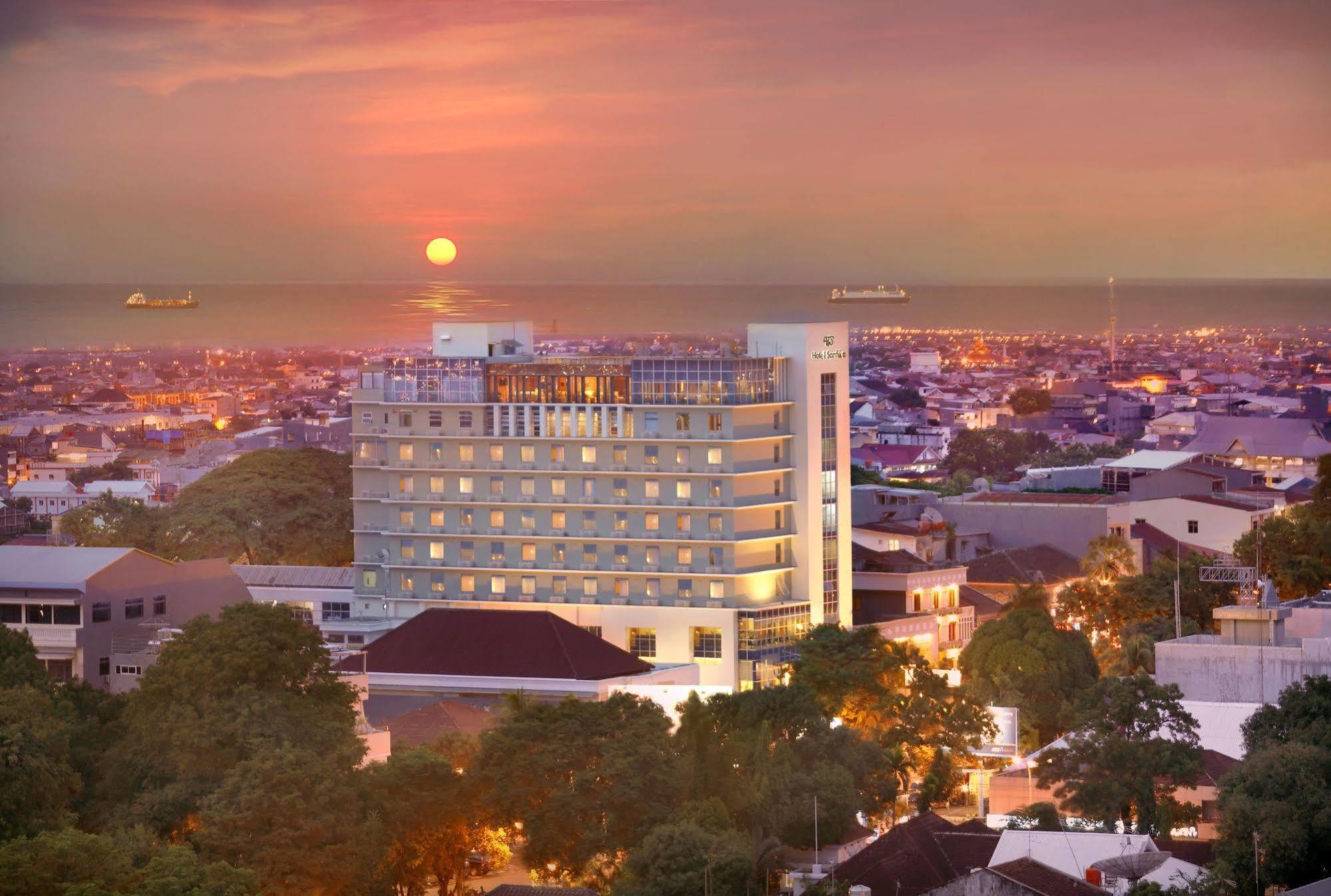 Hotel Santika Makassar Exteriör bild